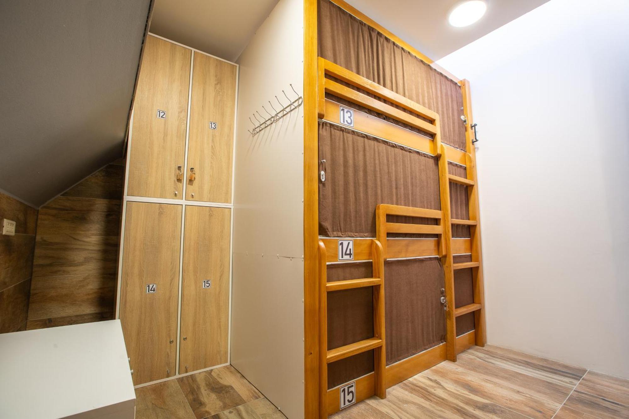 Aisha Hostel Любляна Екстериор снимка