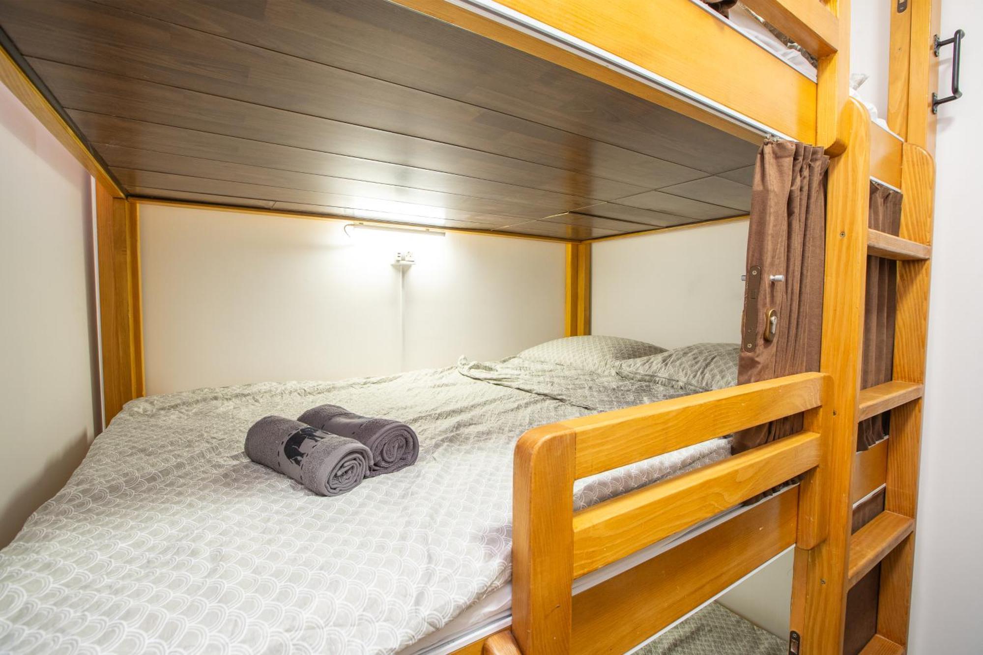 Aisha Hostel Любляна Екстериор снимка