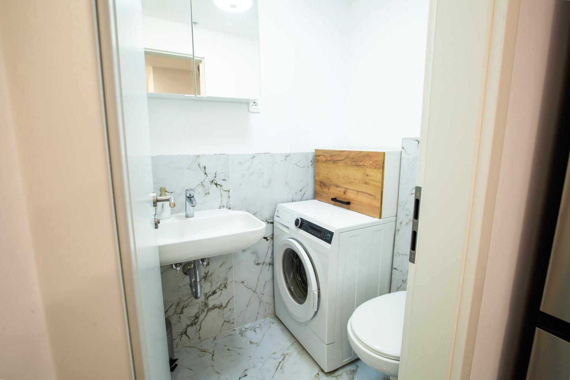 Aisha Hostel Любляна Екстериор снимка